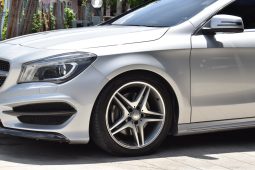 Mercedes Benz CLA250AMG Dynamic สีบรอนซ์เงิน เบาะภายใน สีดำ Alcatara  ปี 2016 รถมือเดียว