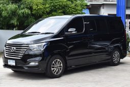 Hyundai H1 Elite 11 ที่นั่ง โฉมใหม่ สีดำ ปี2019 วิ่ง 60,243 กมเครื่องยนต์ ดีเซล ติดจอAndroi หน้าหลัง