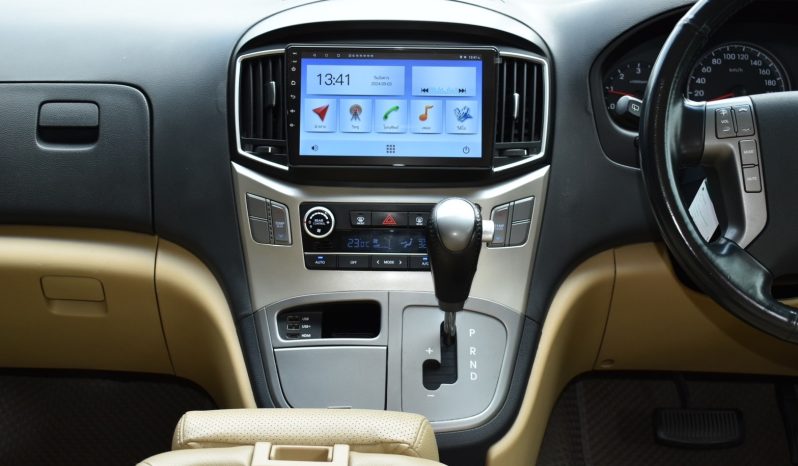 
								Hyundai H1 Delux สีดำ ปี 2018 full									